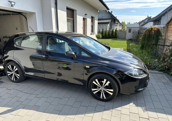 Seat Leon cena 13900 przebieg: 240497, rok produkcji 2007 z Miłomłyn małe 67